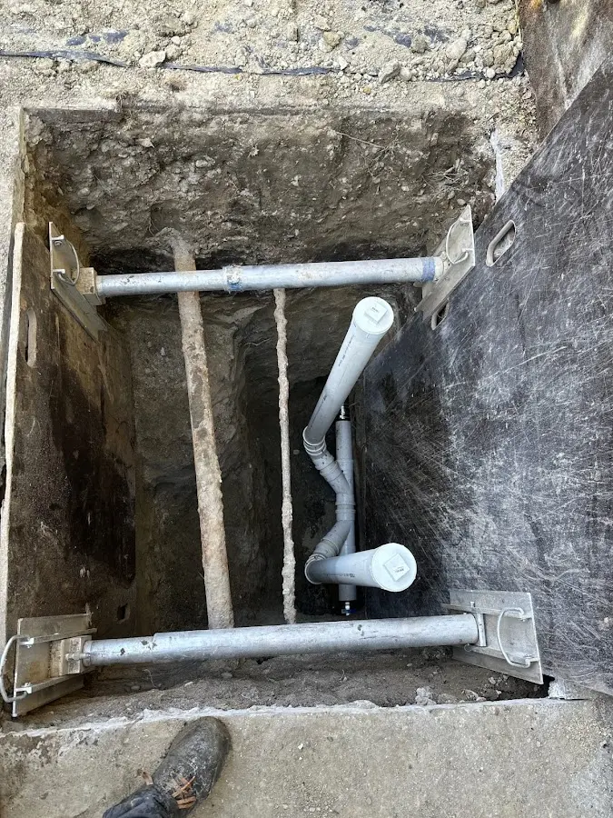 Experienced plumber completing Drain Cleaning work in Texas
